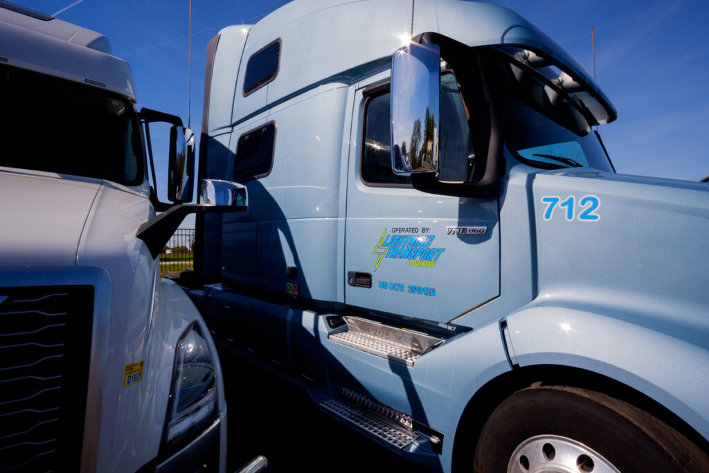 Tampa Trucking Company Lightning Transport & Logistics